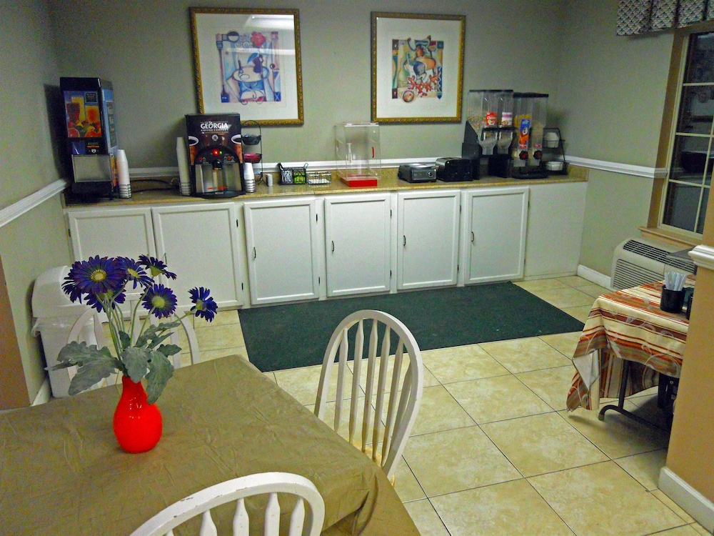 Americas Best Inns Beaufort 6/16