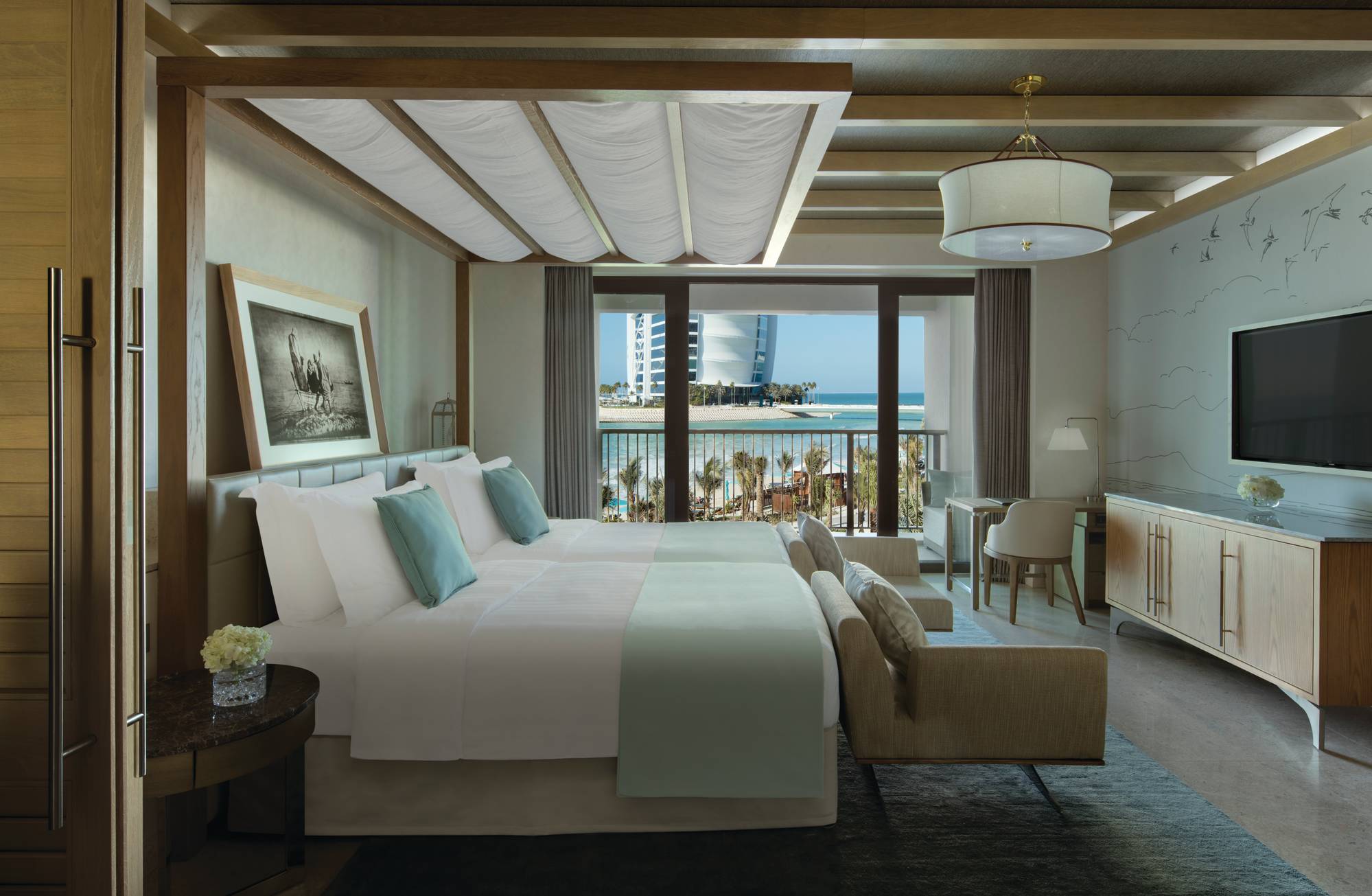Club, Double Bed