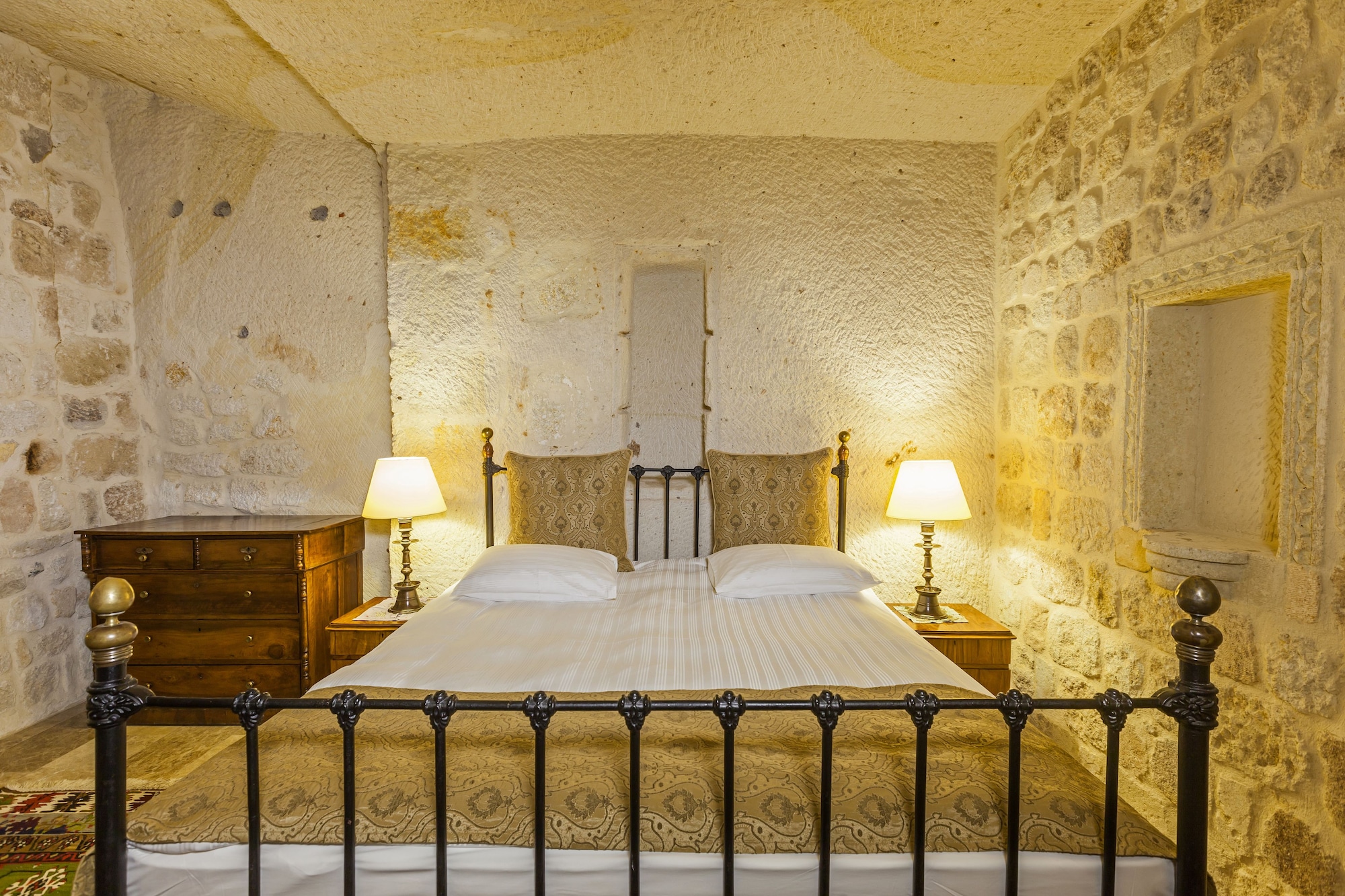 SUITE, KING BED