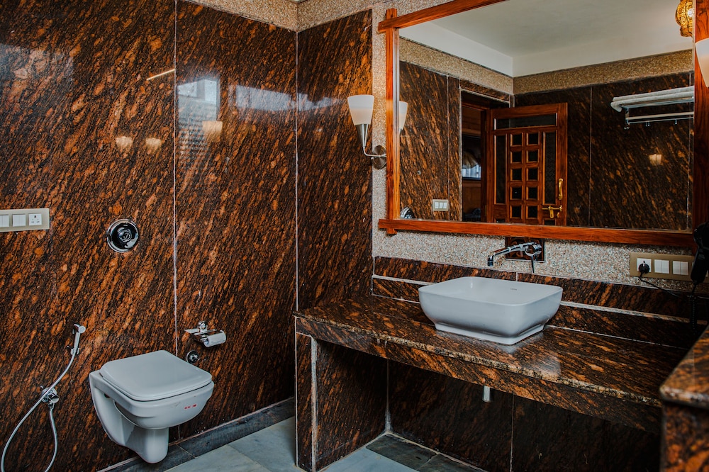 Vista Rooms at Patwa Haveli Road 62/63