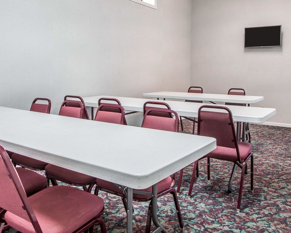Econo Lodge Jefferson City 39/41