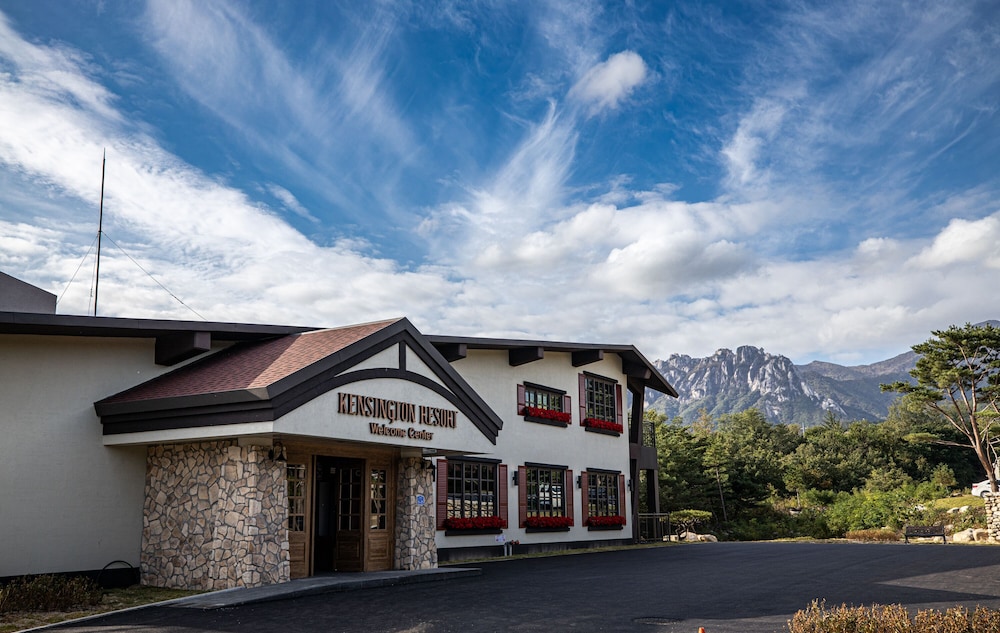 Kensington Resort Seorak Valley 8/74