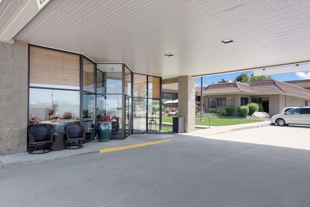 Best Western Foothills Inn 13/49
