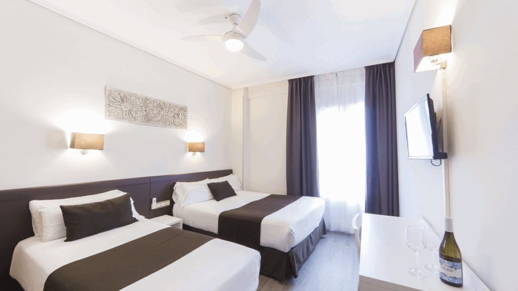 ROOM, TRIPLE