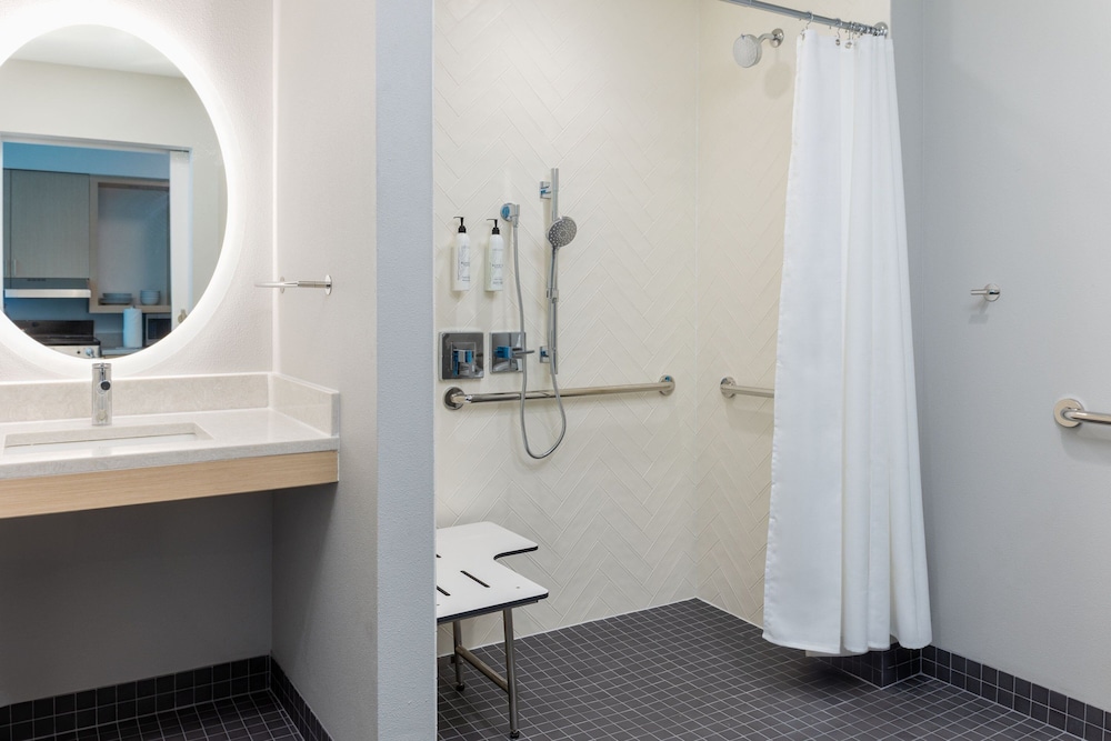 TownePlace Suites by Marriott Pleasanton 42/43
