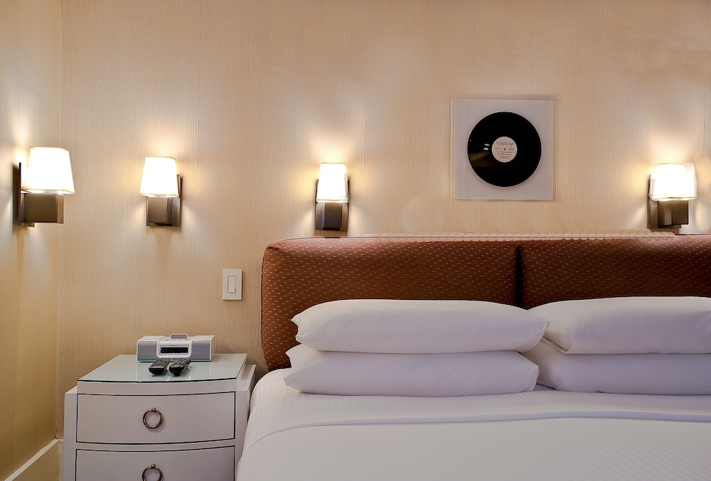 City Club Hotel 26/33