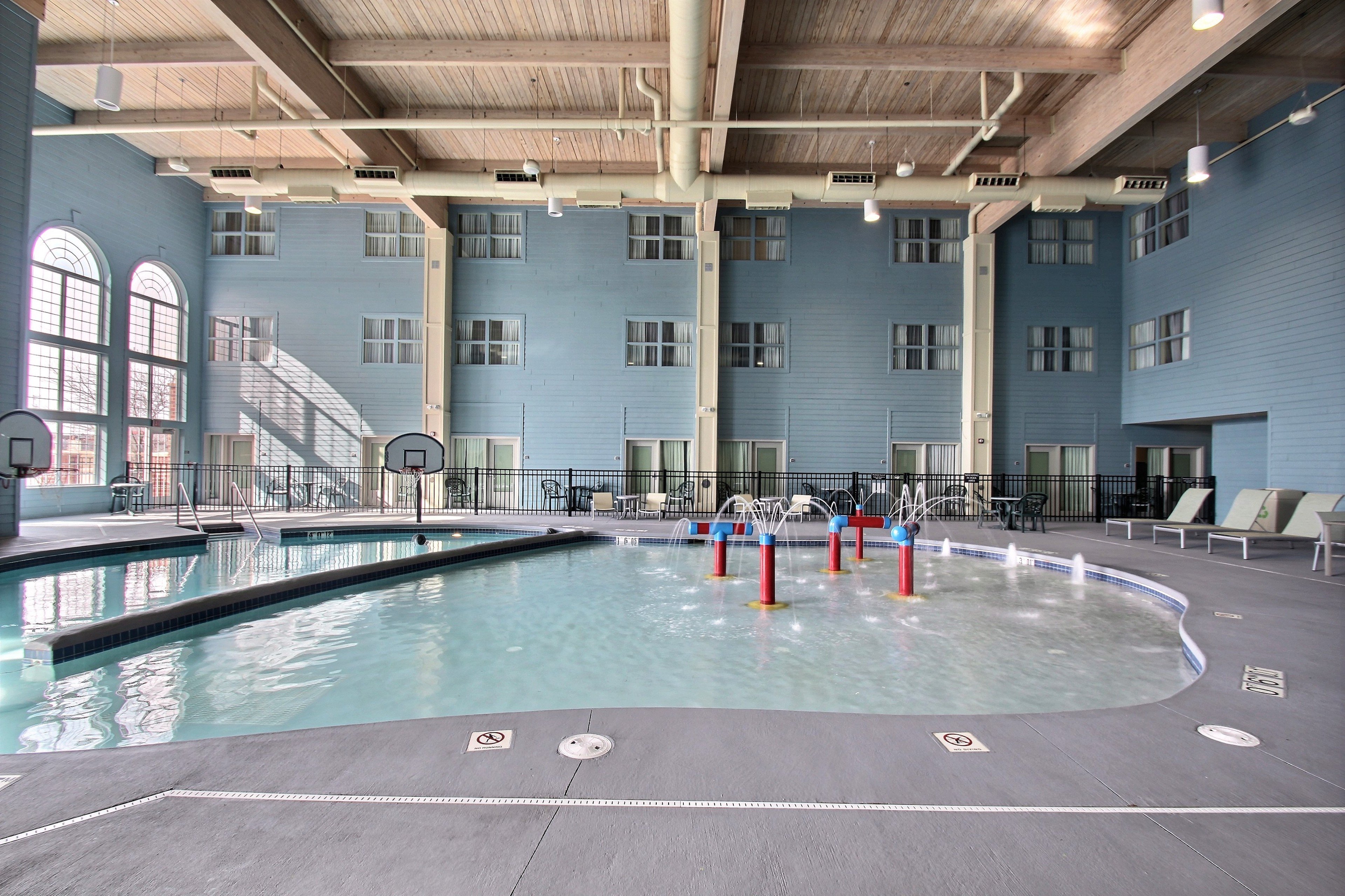 Holiday Inn Express Hotel And Suites Milwaukee Airport 37/74