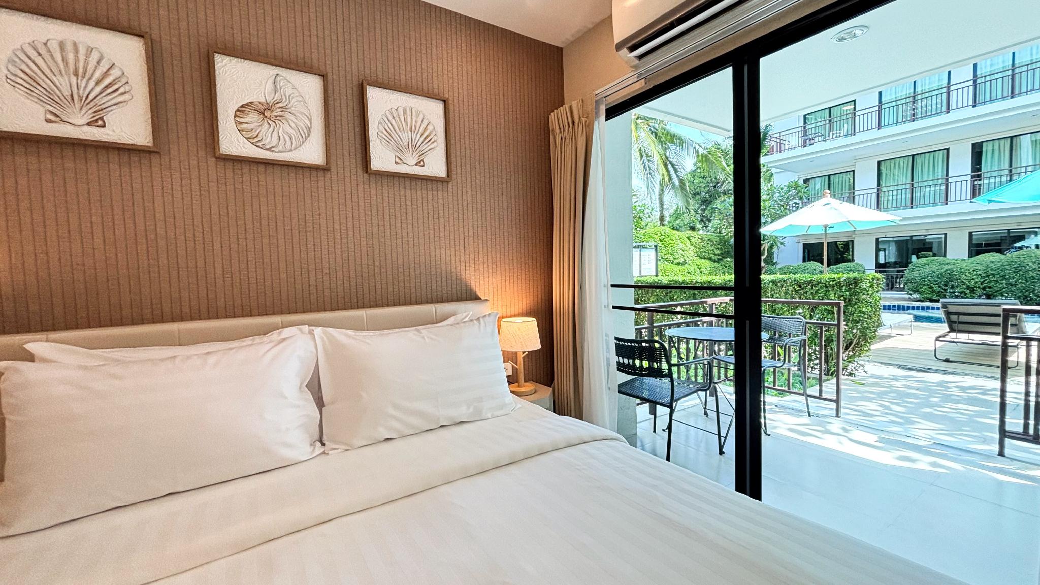 Comfy, King Bed, Pool Access