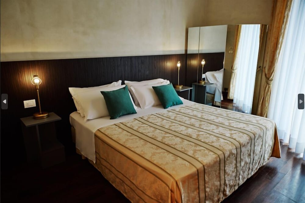 Basic, Double Bed, Negresco 3/6