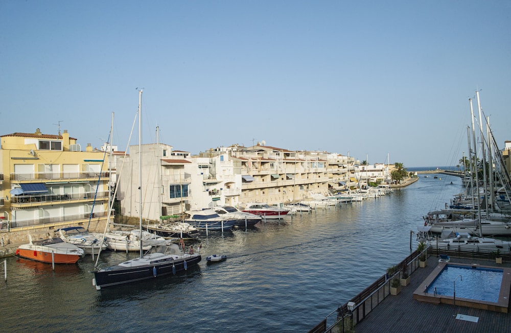 P And V Empuriabrava Marina 39/45