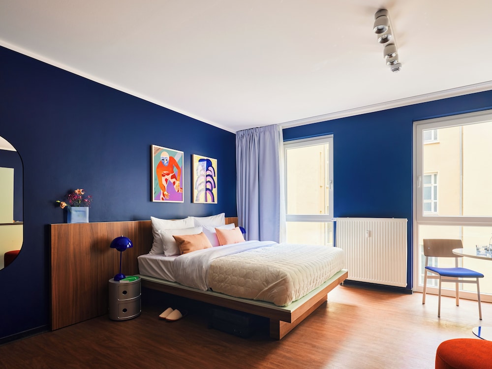 Medium, Studio, Queen Bed, Kitchenette