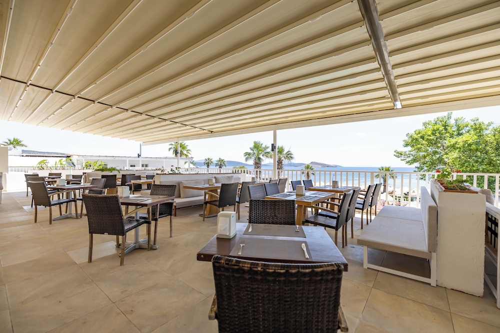 Petunya Beach Resort 82/103