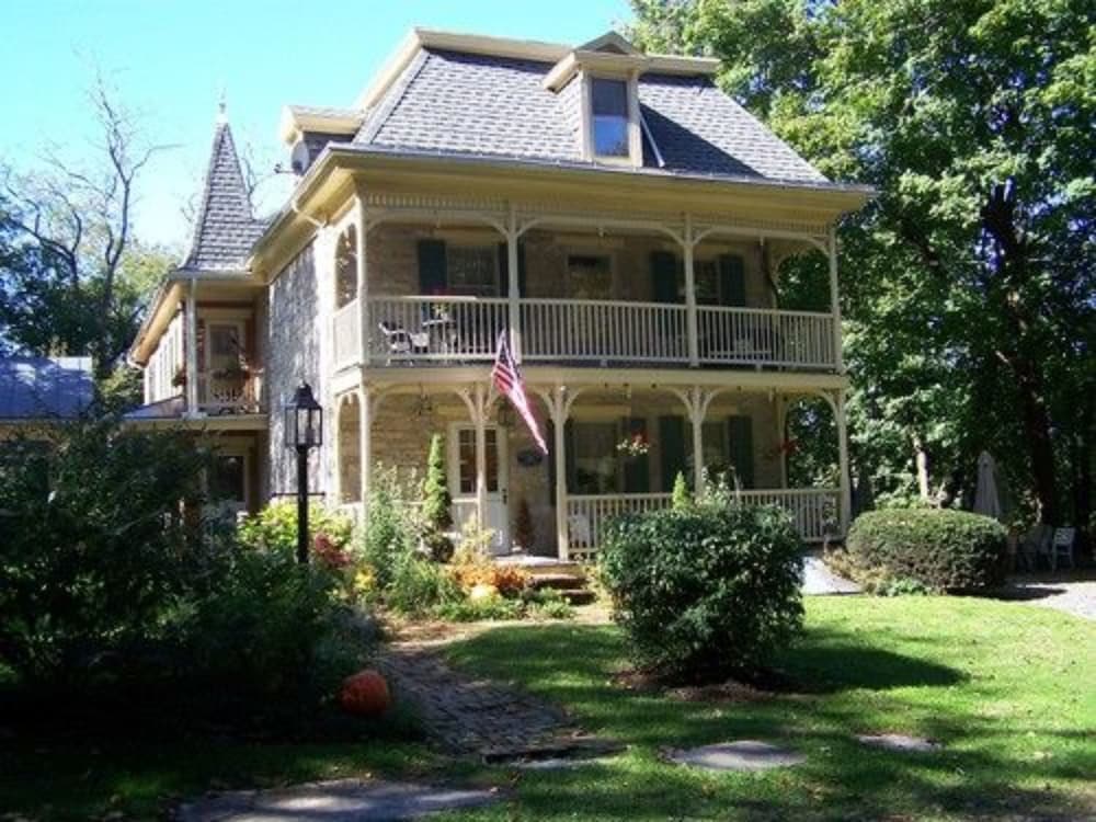 Fallen Tree Farm Bed & Breakfast 3/50
