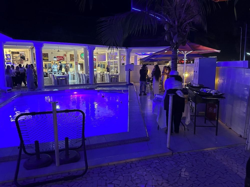 Woodpecker Resort 34/48