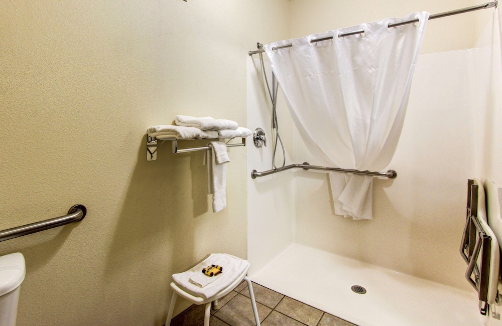 Best Western Plus Vancouver Mall Dr. Hotel & Suites 15/38