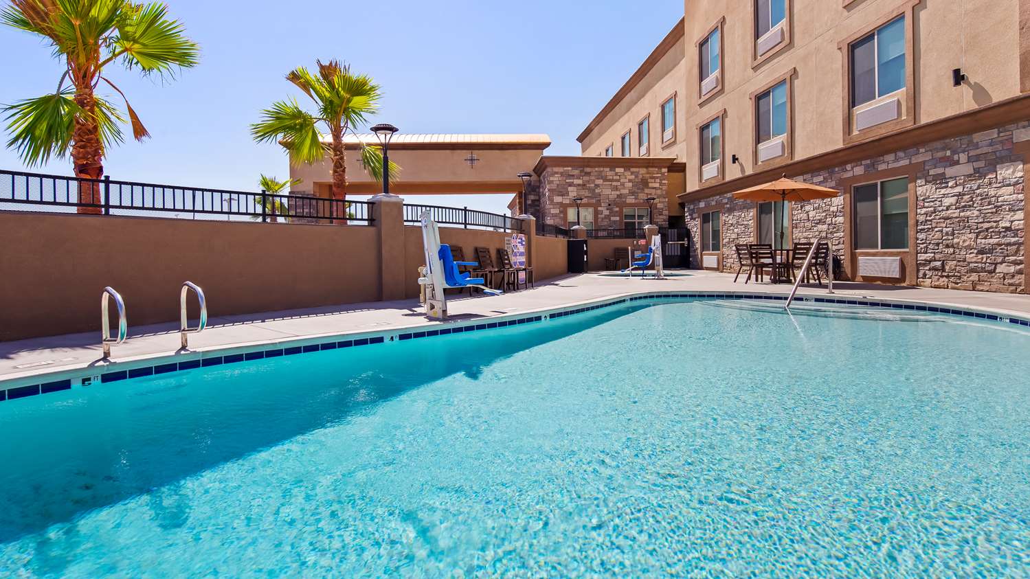 Best Western Plus New Barstow Inn & Suites 34/34