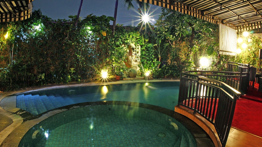 Amaroossa Cosmo Jakarta 44/50