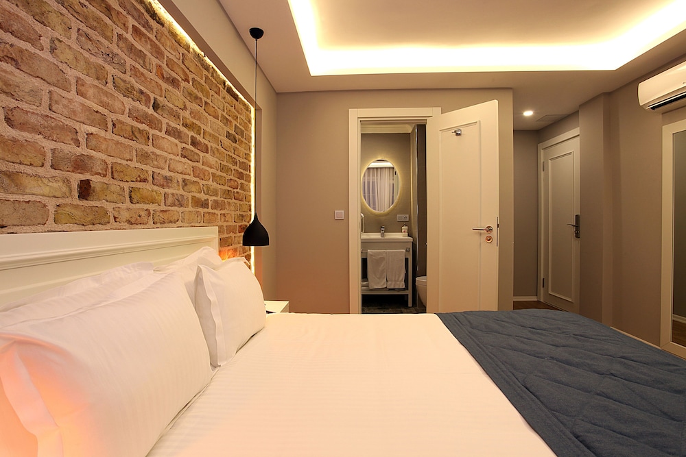 Santa Lucia Hotel 24/50