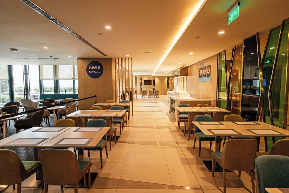 Holiday Inn Express Yingkou Onelong Plaza 34/48