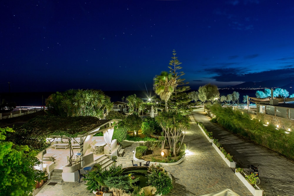 Athina Studios & Suites 40/50