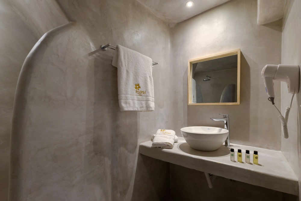 Iriana Apartments 48/50