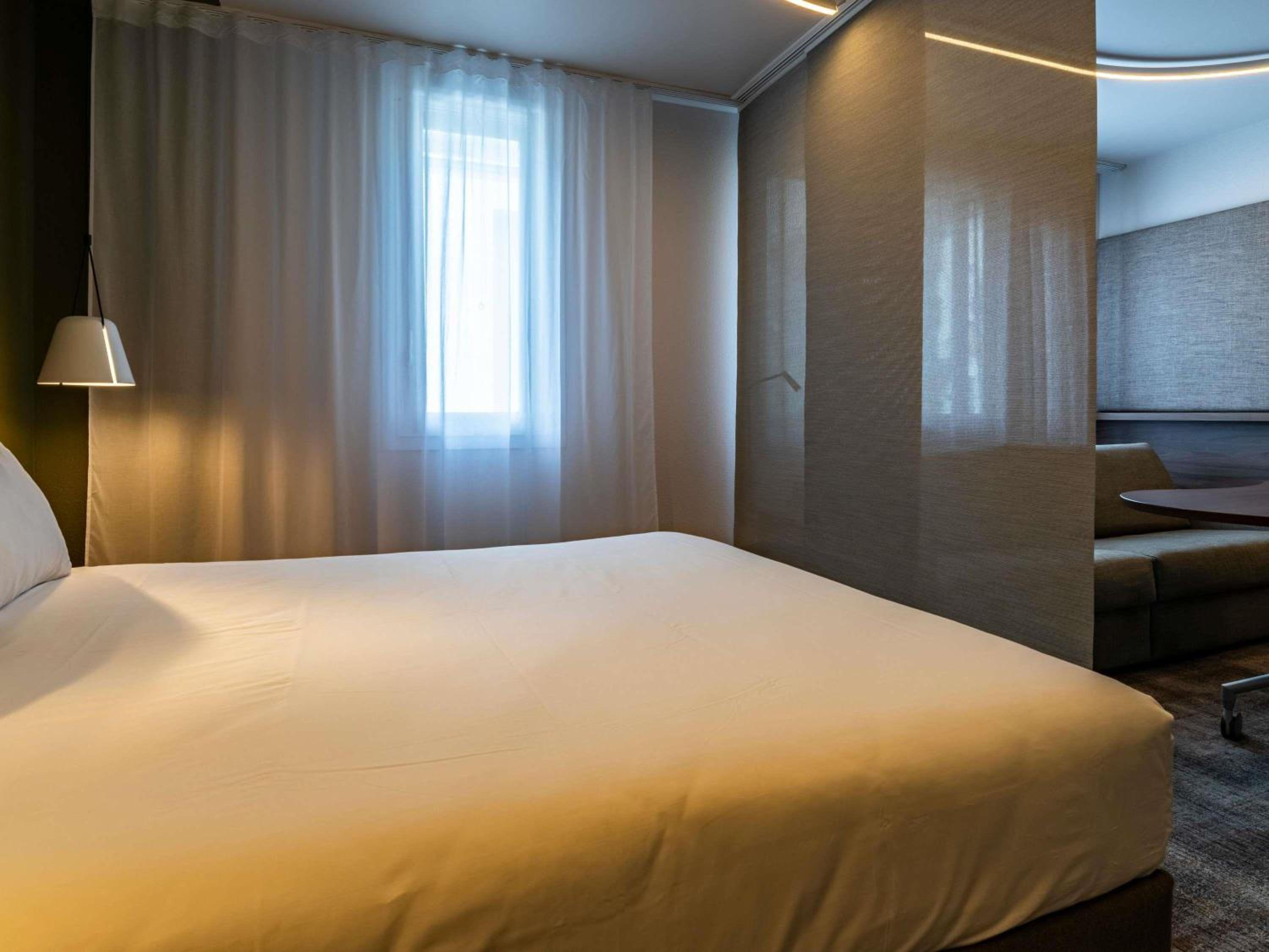 جناح سوبيريور بسرير كينج وسرير كينج وسريرين منفصلين مع أريكة، Novotel Suites Reims Centre 5/9
