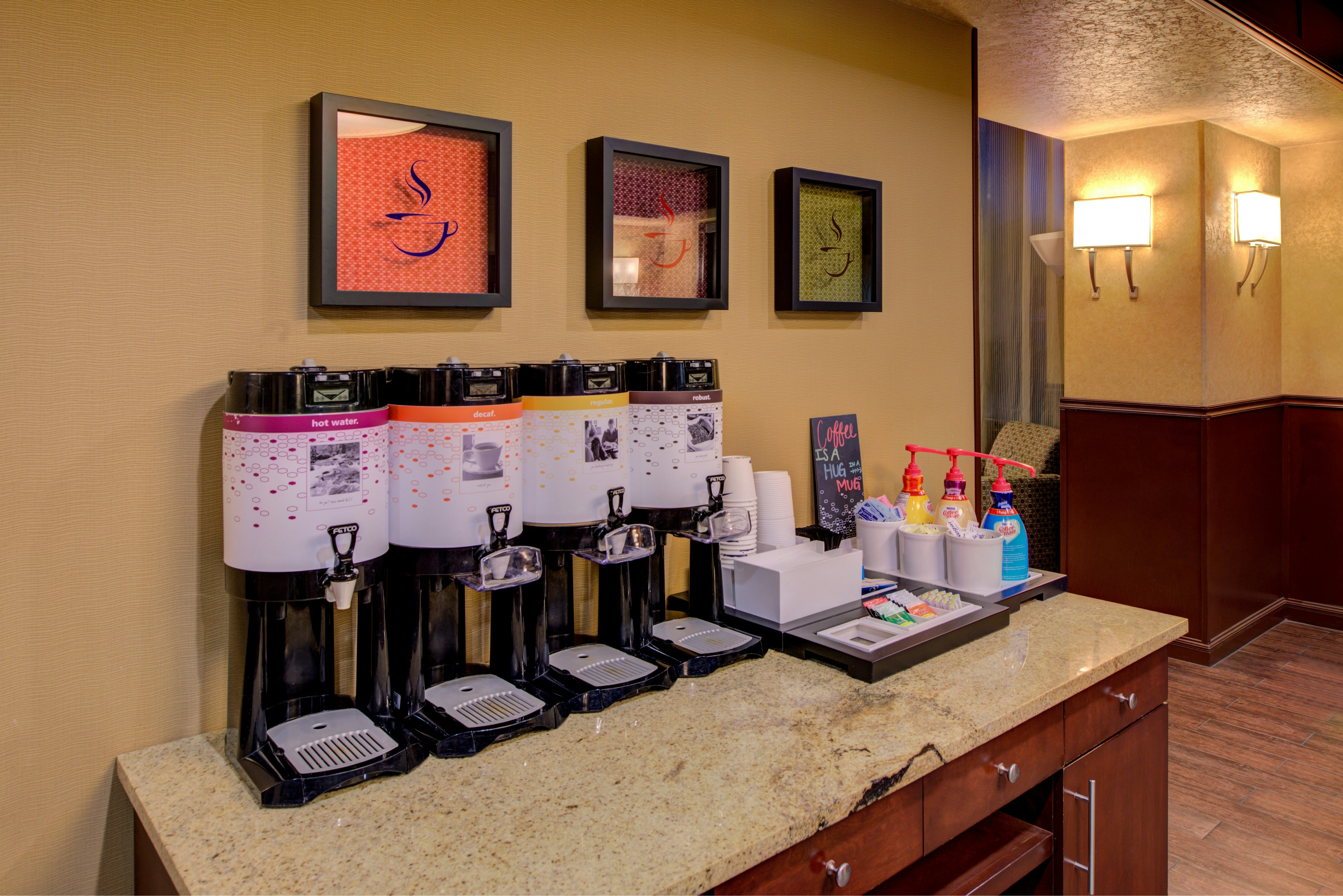 Hampton Inn Suites Ontario 53/60