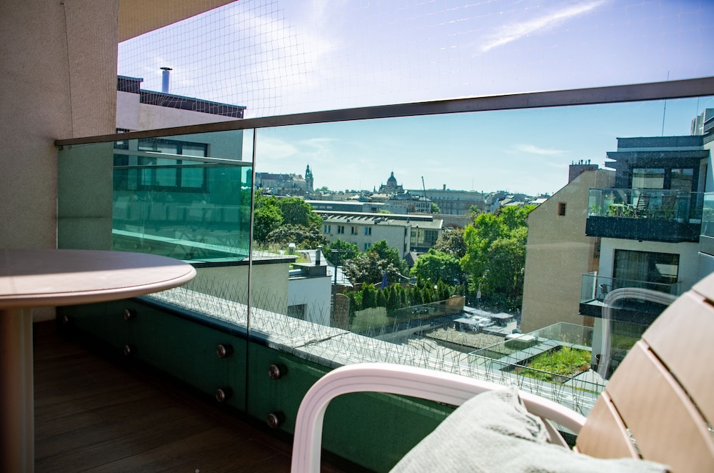 InPoint Smart Apartments 67/73
