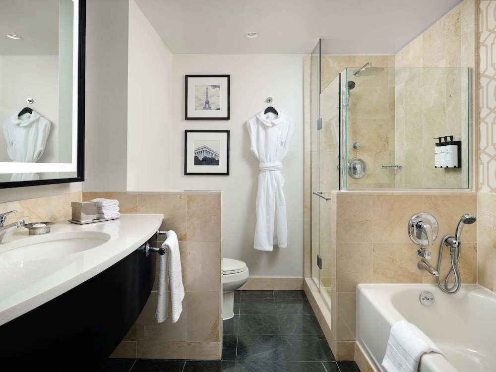 Sofitel Washington DC Lafayette Square 82/83