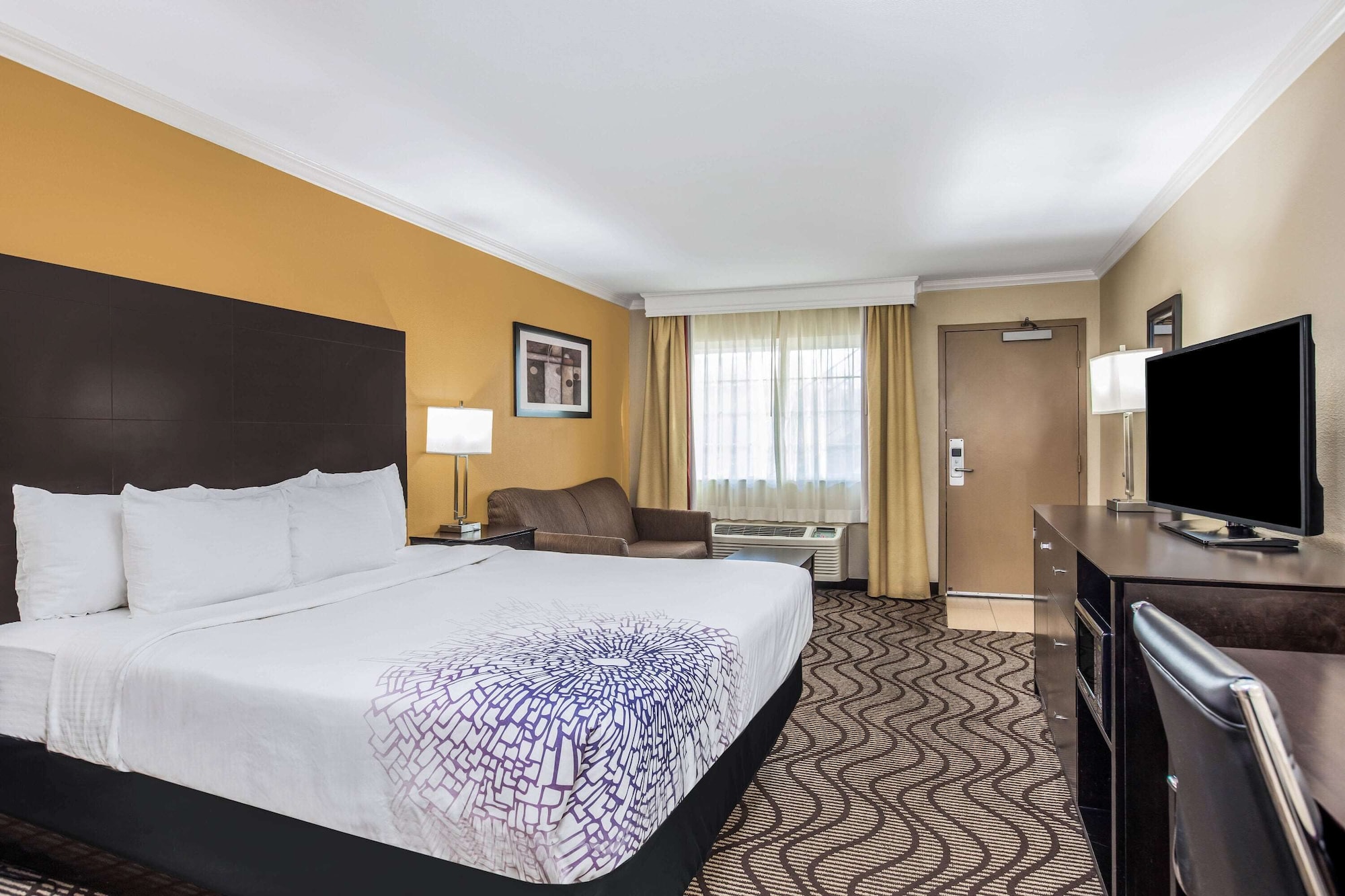 ROOM, KING BED, SOFA