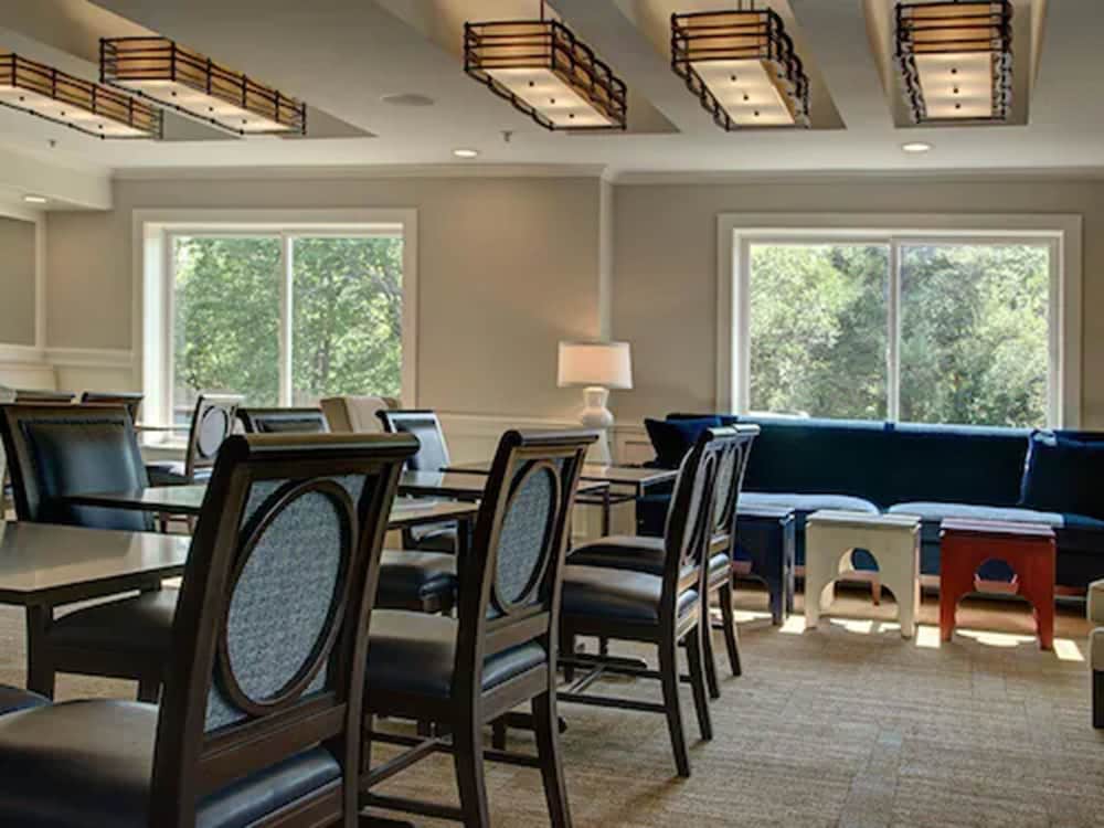 Sag Harbor Inn 13/17