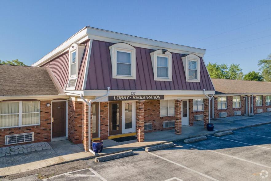 Country Club Inn &amp; Suites 2/51