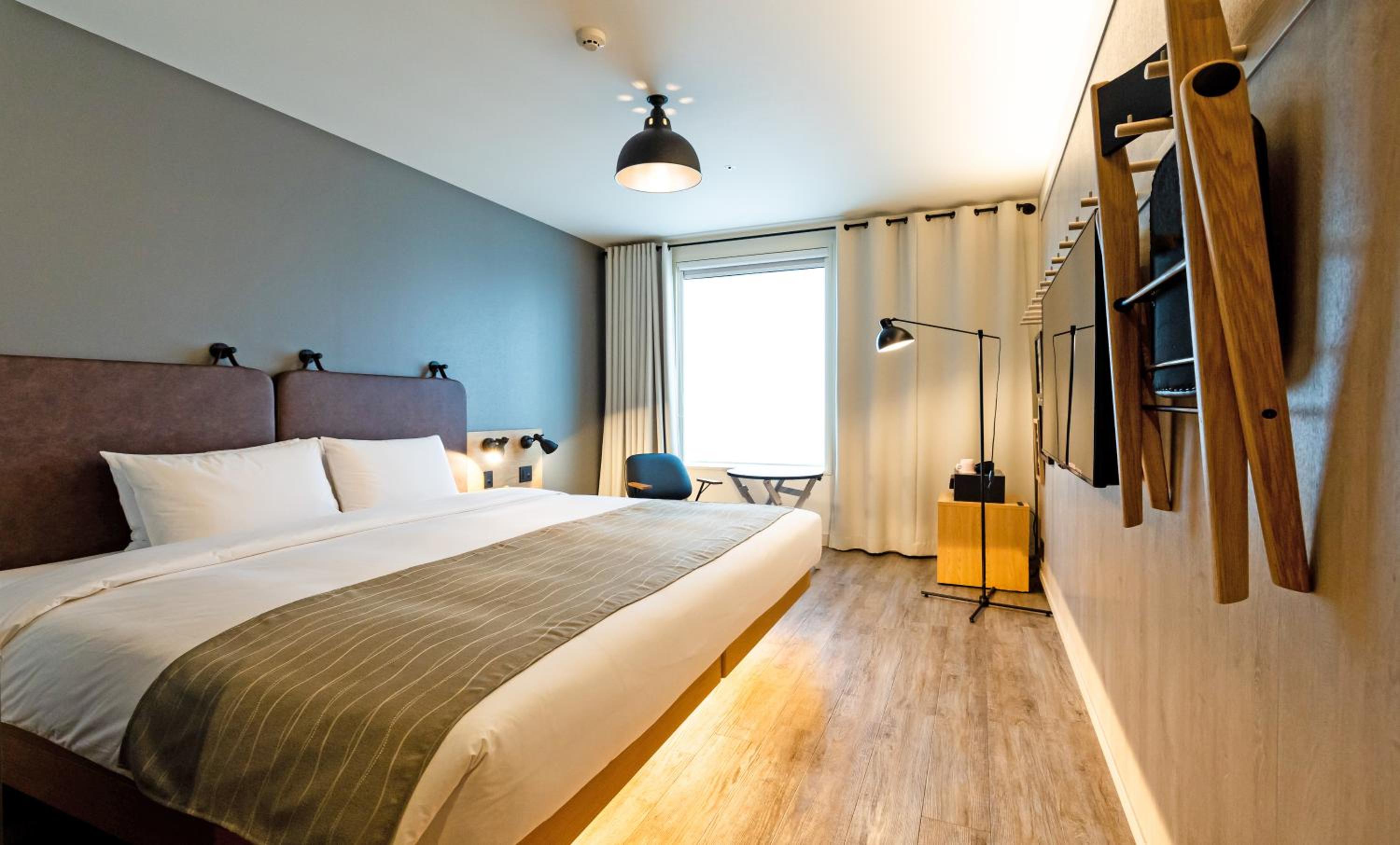 Moxy, Signature, King Bed