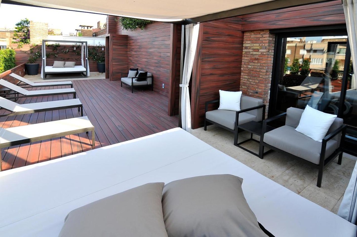 U232 Hotel 30/66