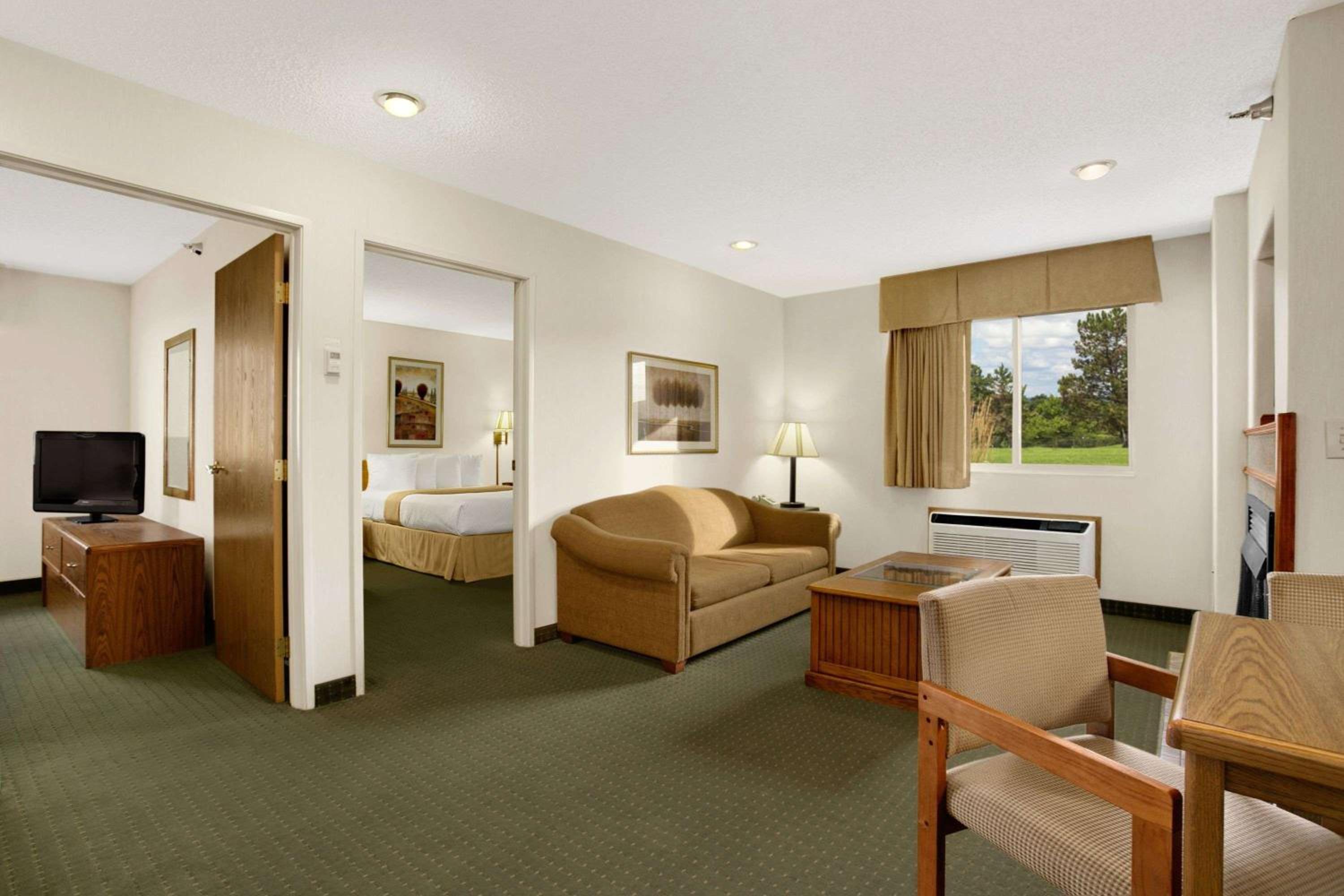 Days Inn By Wyndham Rapid City 25/39