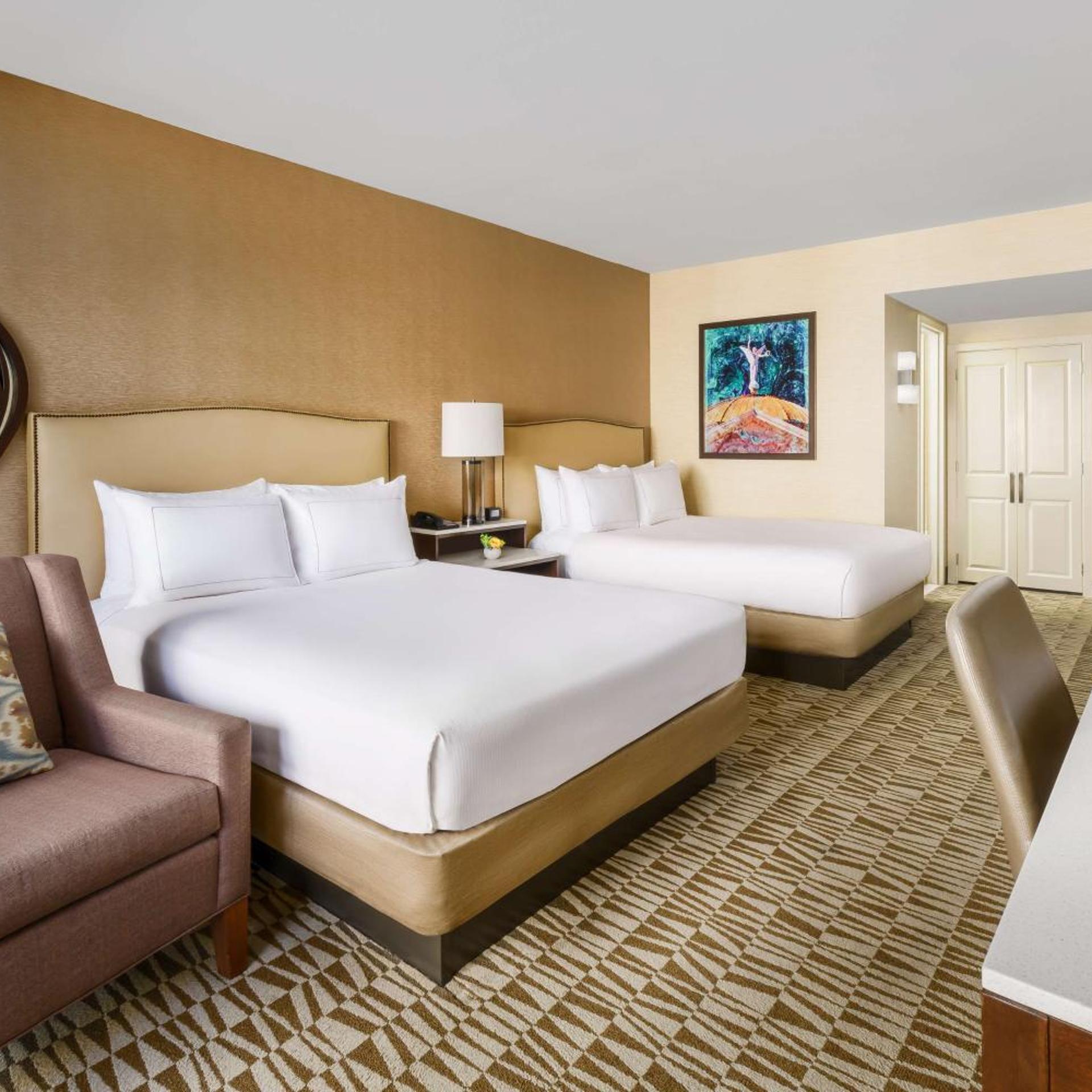 Room, 2 Queen Beds, Pool View, Balcony