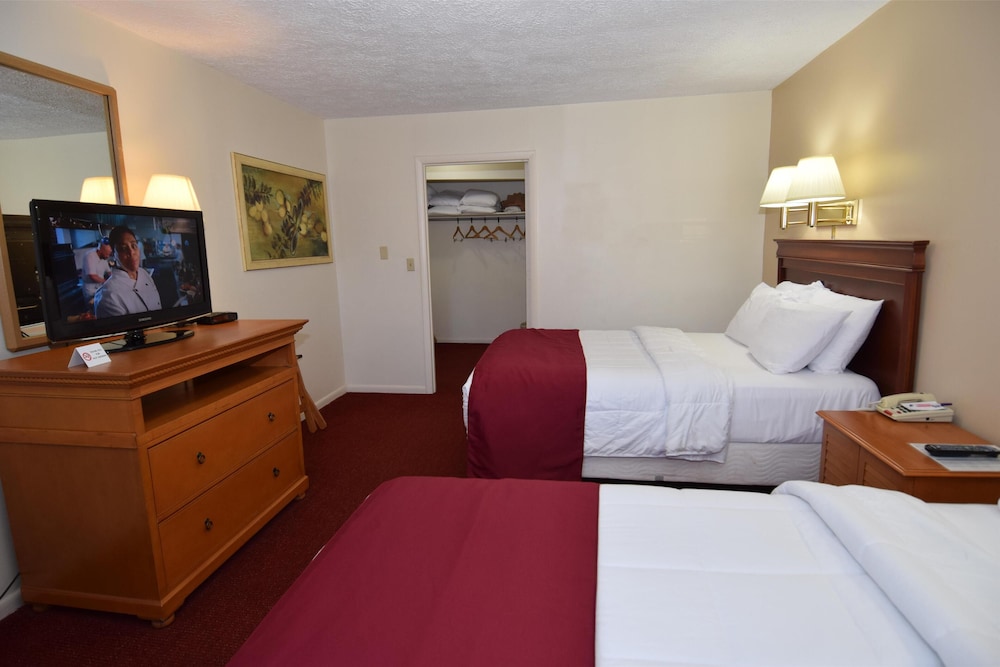 Knights Inn Oswego East 33/59