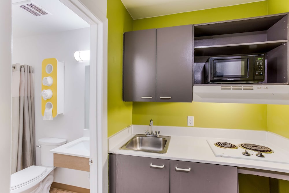Studio 6 Extended Stay - Jacksonville, FL - South 44/46