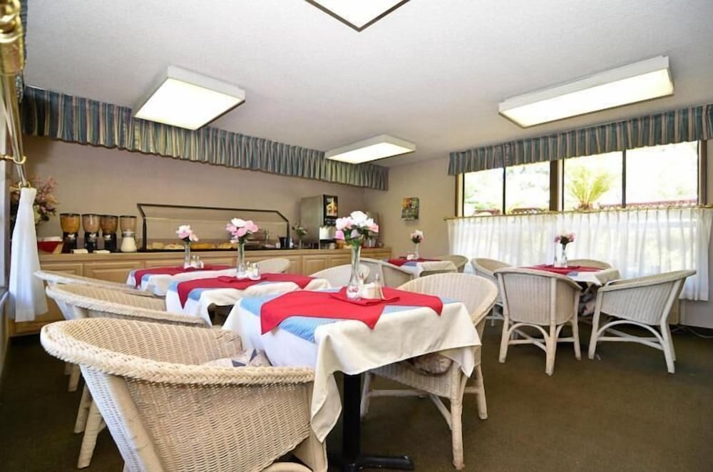 Days Inn by Wyndham Mountain View 80/96