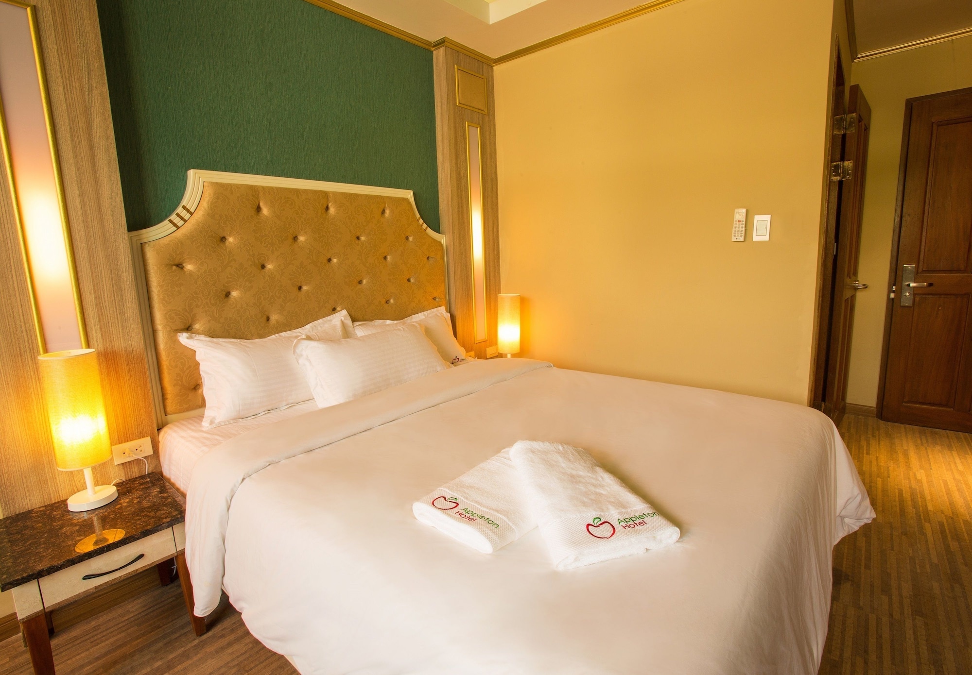 SUPERIOR, KING BED