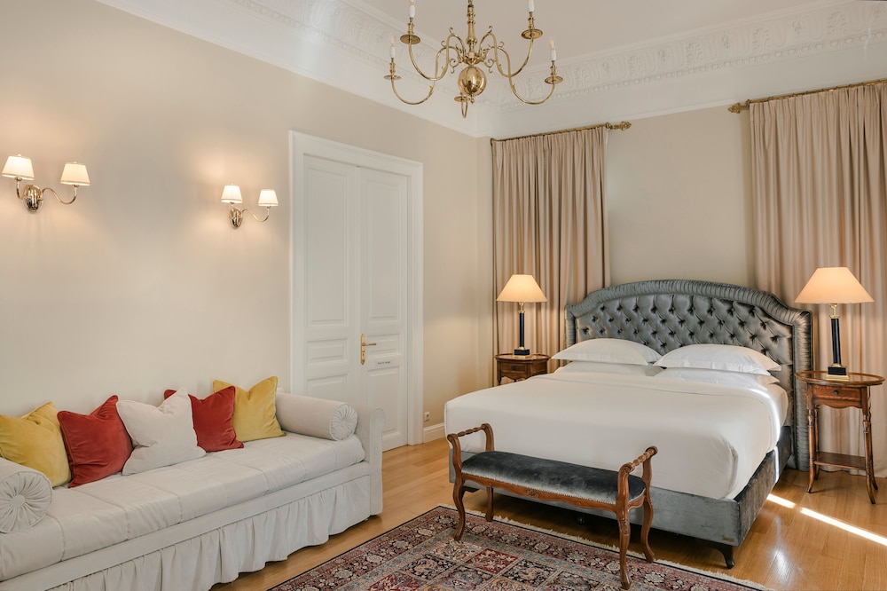 1 BEDROOM, SUPERIOR, SUITE
