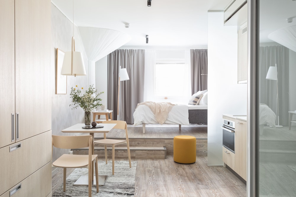 Medium, Studio, Queen Bed, High Floor