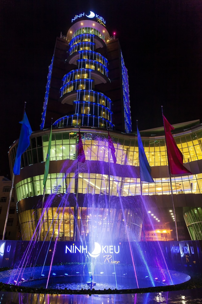 Ninh Kieu Riverside Hotel 64/70