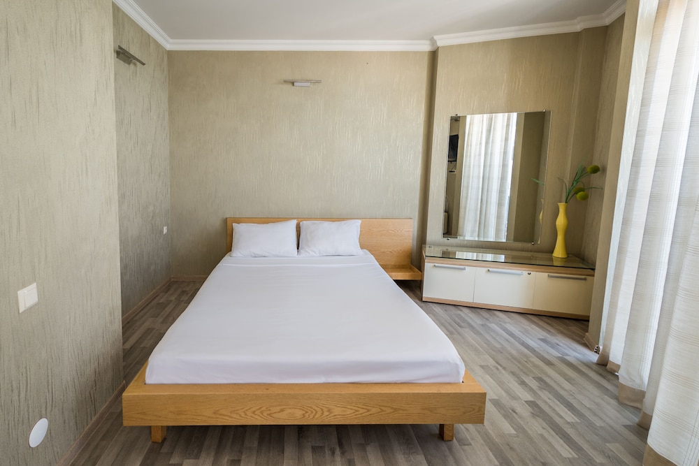 1 BEDROOM, APARTMENT
