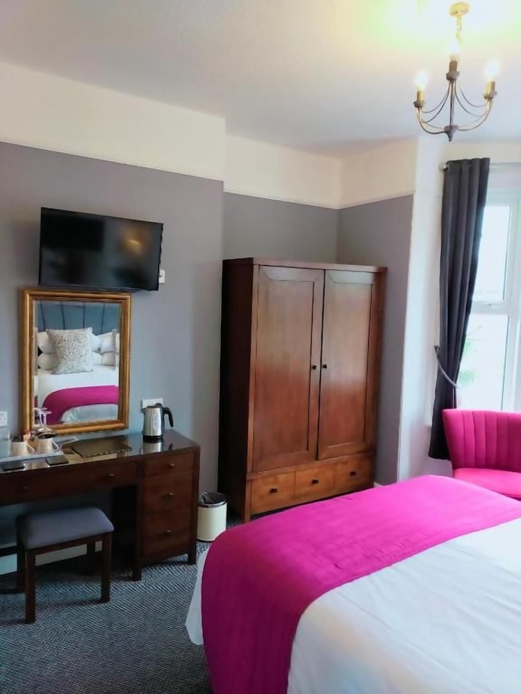 The Groveside Guest House 13/48