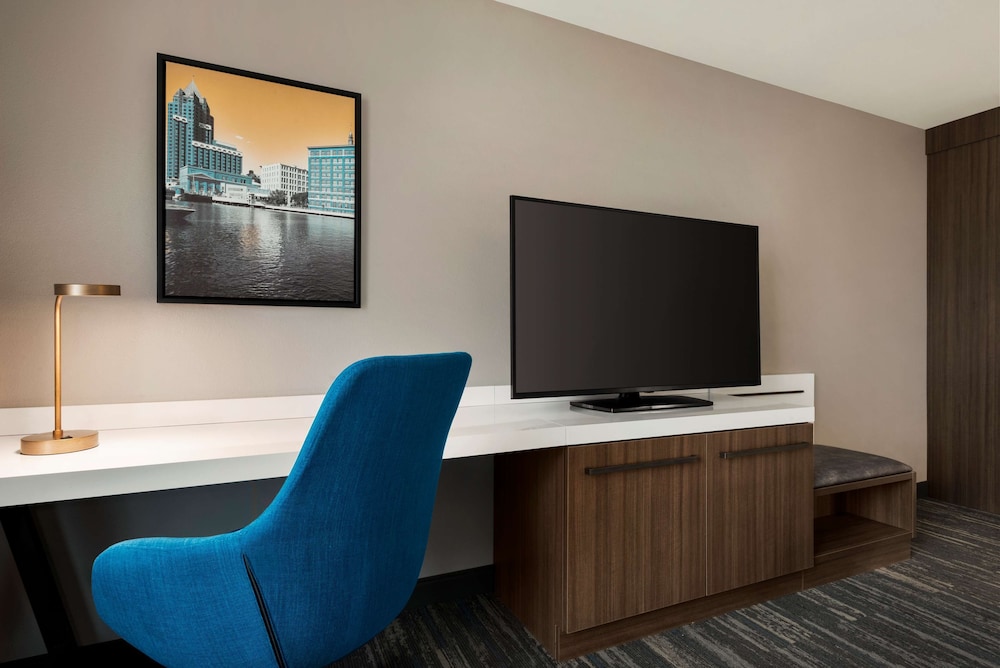 Hilton Garden Inn Milwaukee Brookfield Conference Center 45/60