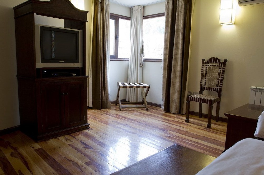 Marques de Tojo Hotel 32/63