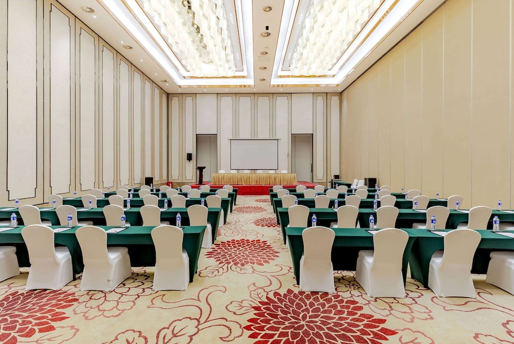 Howard Johnson Lakeview Hotel Huaibei 36/48