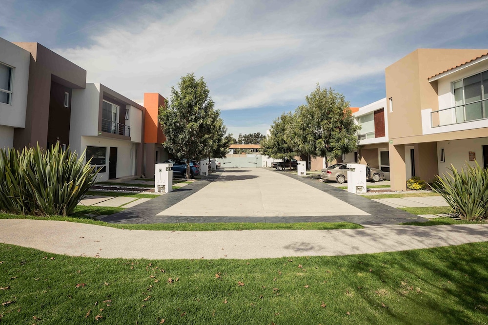 REDWODD VILLAS 35/44