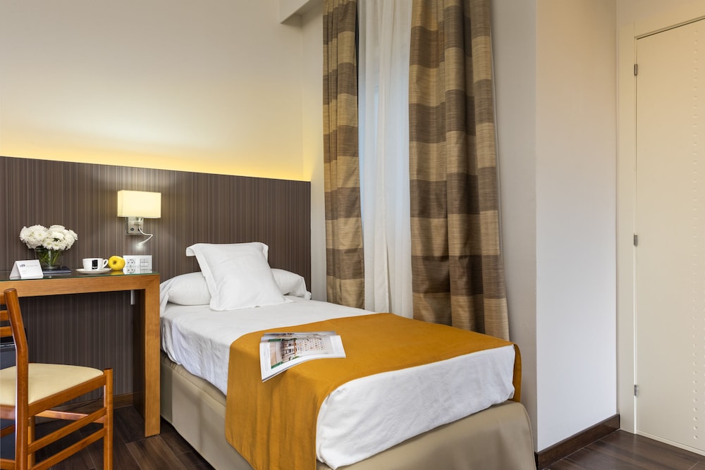 ROOM, DOUBLE OR TWIN BED, TERRACE